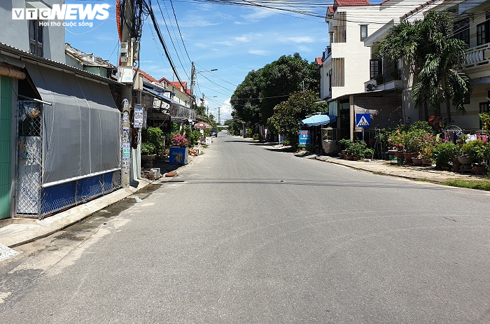 Người dân khu dân cư ở Hội An mừng vui khôn xiết ngày đầu dỡ phong tỏa - 2