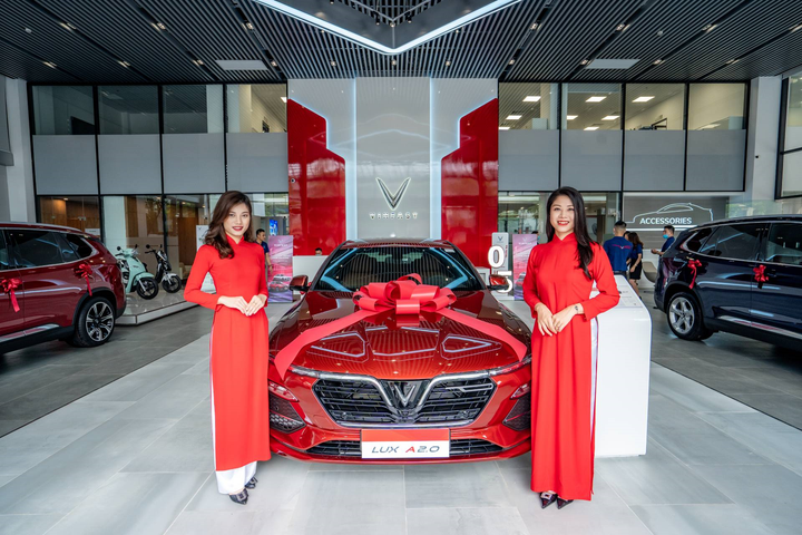 Khám phá showroom VinFast mới rộng 5.000m2 tại Hà Nội - 3