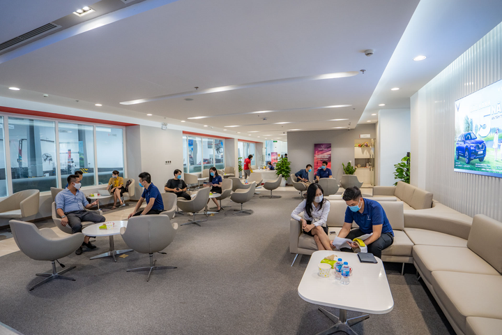 Khám phá showroom VinFast mới rộng 5.000m2 tại Hà Nội - 7