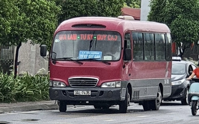 Lái xe buýt ở Hải Dương bị tài xế xe dù chèn ép, dọa giết - 2