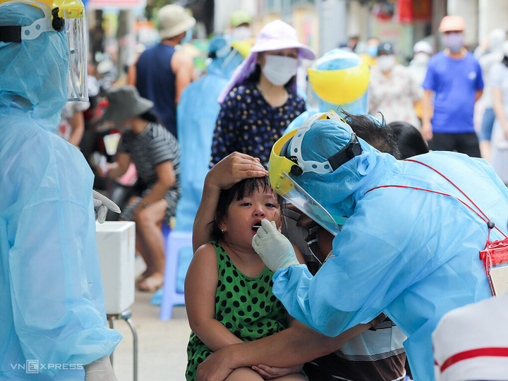 Bốn bệnh nhân liên quan đến Phó chủ tịch phường mắc COVID-19 - 1