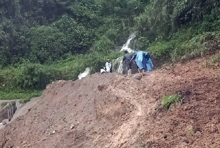 Mưa lũ cuốn trôi ô tô, làm sạt lở hàng chục tuyến đường ở Lào Cai và Yên Bái - 7