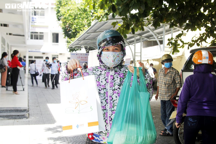 Robot gọi điện thoại, mời từng người Đà Nẵng đến cây ATM nhận gạo - 6