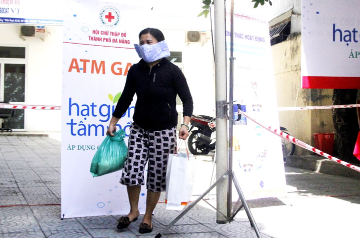 Robot gọi điện thoại, mời từng người Đà Nẵng đến cây ATM nhận gạo - 5