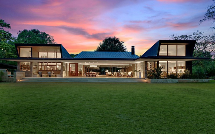 Đẹp ngất ngây loạt biệt thự ven hồ siêu đắt đỏ - 1