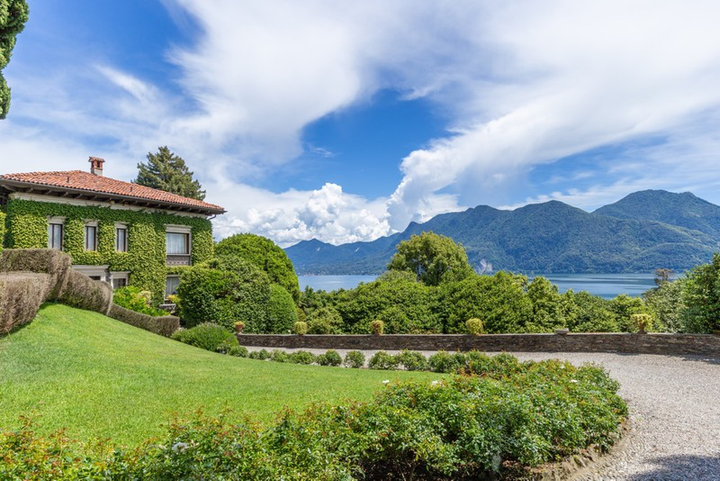 Đẹp ngất ngây loạt biệt thự ven hồ siêu đắt đỏ - 10