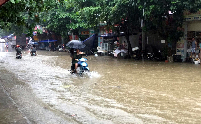 Mưa lũ cuốn trôi ô tô, làm sạt lở hàng chục tuyến đường ở Lào Cai và Yên Bái - 8