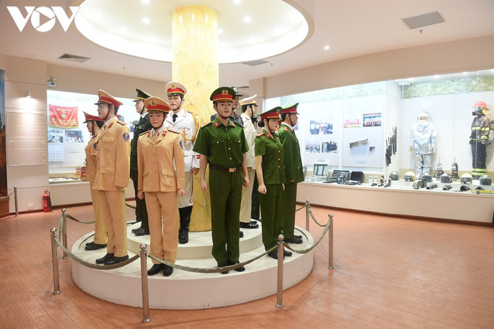 Những hình ảnh quý của Chủ tịch Hồ Chí Minh với Công an Nhân dân - 1