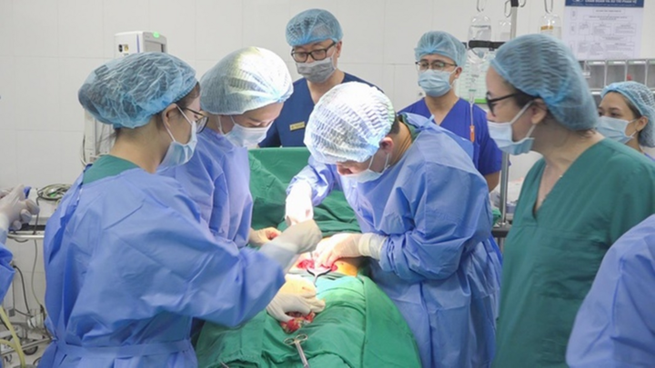 Truyền ối vào buồng tử cung cứu sống sản phụ - ca bệnh chưa từng có trong y văn - 1