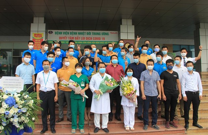 Bác sĩ đi châu Phi đón bệnh nhân COVID-19: 'Đây là nhiệm vụ khó quên' - 1