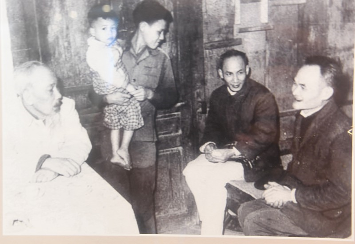 Những hình ảnh quý của Chủ tịch Hồ Chí Minh với Công an Nhân dân - 12