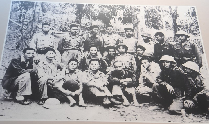 Những hình ảnh quý của Chủ tịch Hồ Chí Minh với Công an Nhân dân - 17