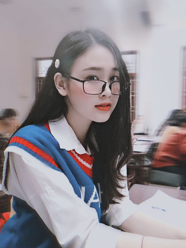 Ảnh: Nữ sinh Đại học Vinh sở hữu nụ cười tỏa nắng vạn người mê - 2
