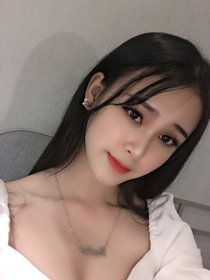 Ảnh: Nữ sinh Đại học Vinh sở hữu nụ cười tỏa nắng vạn người mê - 4