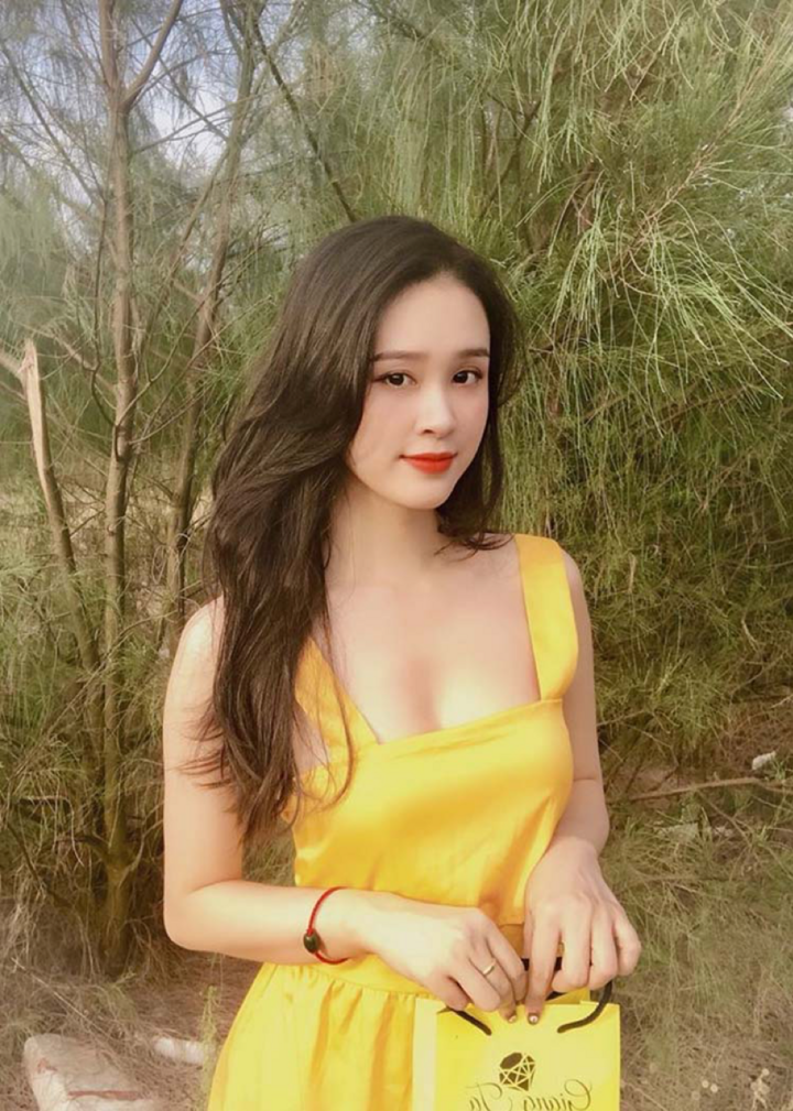 Ảnh: Nữ sinh Đại học Vinh sở hữu nụ cười tỏa nắng vạn người mê - 6