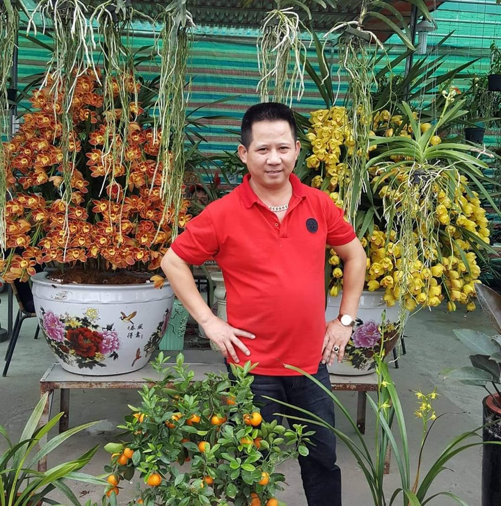 Bắt cô gái quỳ, xin lỗi: Chân dung chủ quán côn đồ - 1