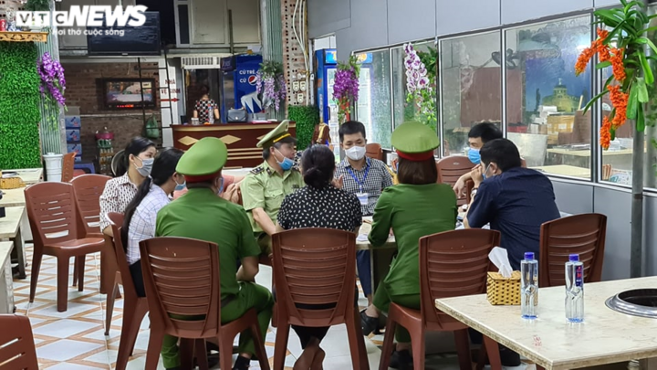 Bắt khách hàng quỳ xin lỗi: Quán nướng mắc hàng loạt sai phạm - 2