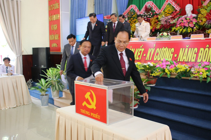 Chủ tịch huyện ở Long An rớt Ban Chấp hành Đảng bộ huyện - 1