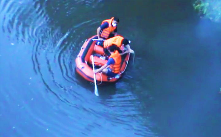 Cứu 2 bạn nữ, nam thanh niên chết đuối thương tâm - 1