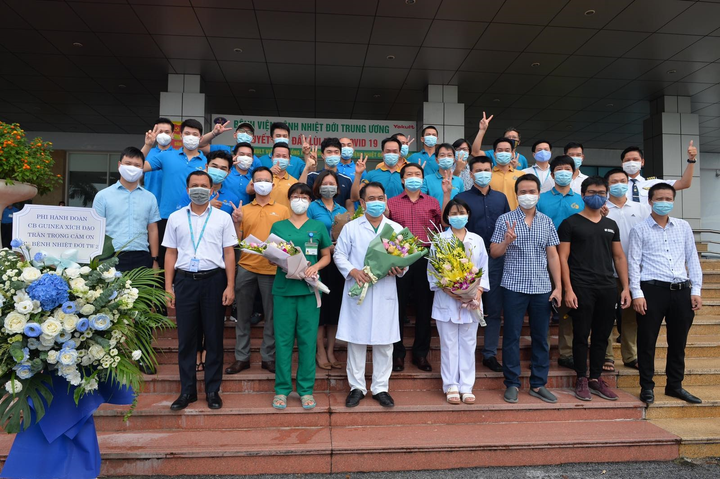 Toàn bộ phi hành đoàn từ Guinea Xích đạo về nước âm tính với COVID-19 - 1