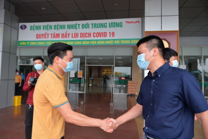 Toàn bộ phi hành đoàn từ Guinea Xích đạo về nước âm tính với COVID-19 - 2