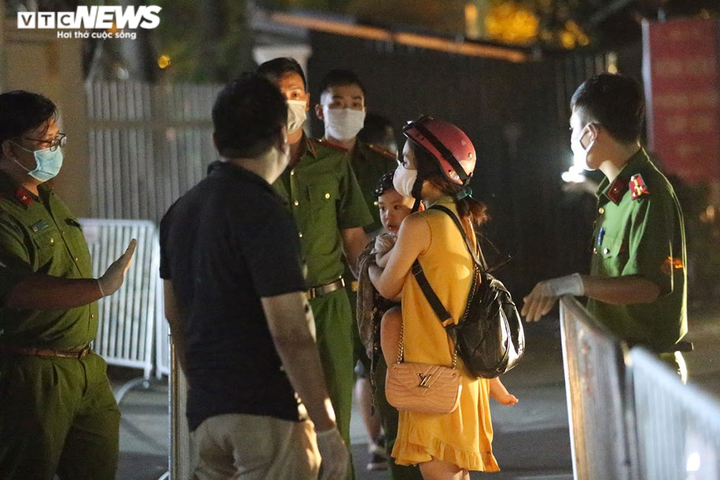 Phát hiện 1 ca COVID-19, Hà Nội phong tỏa Bệnh viện E trong đêm - 6