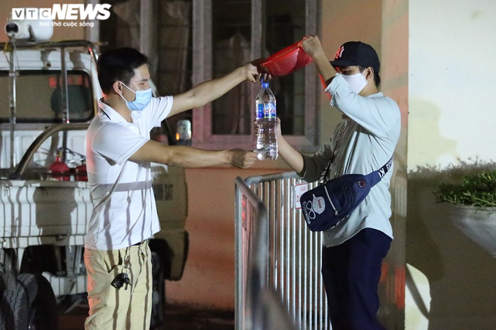 Phát hiện 1 ca COVID-19, Hà Nội phong tỏa Bệnh viện E trong đêm - 8