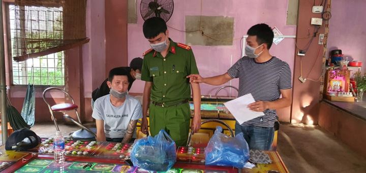 Phá tụ điểm cờ bạc núp bóng game giải trí ở Đắk Lắk - 1