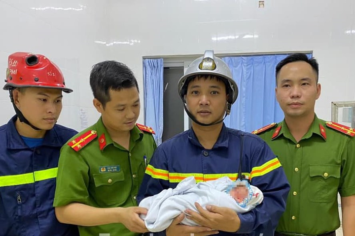 Tranh cãi người đục tường cứu bé sơ sinh: Hàng xóm nói 'không', công an nói 'có' - 2