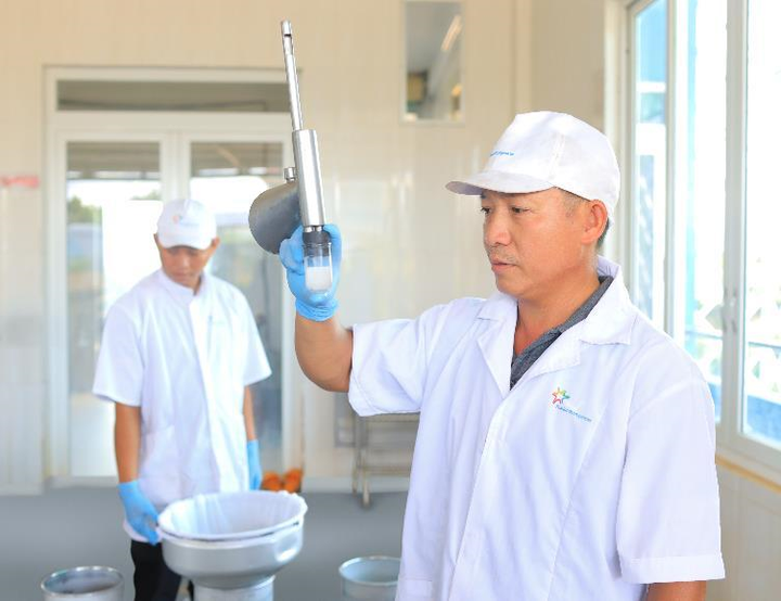 'Vén màn' bí mật quy trình sản xuất của loại sữa tươi an toàn hơn chuẩn 11 lần - 5