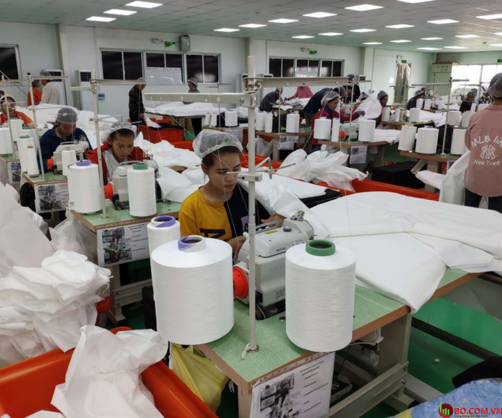 COVID-19: Cổ phiếu vật tư y tế tăng 5.000%, ngành vaccine 'lên như diều gặp gió' - 1