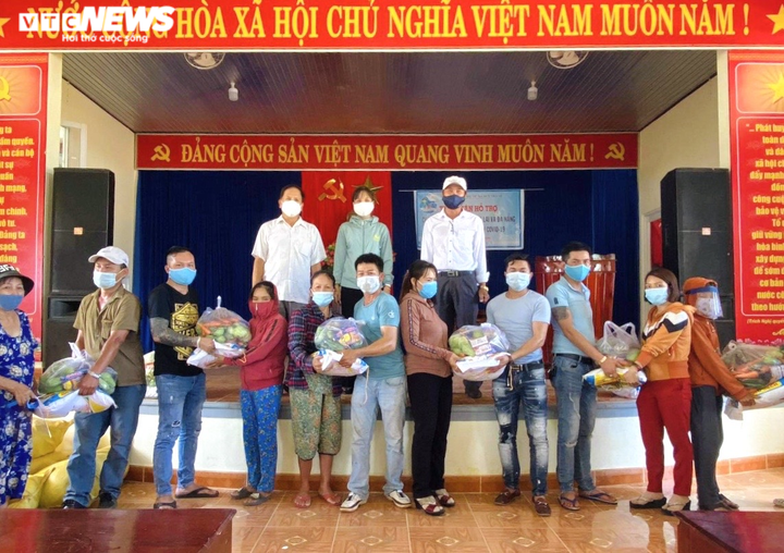 Người Gia Lai làm khẩu trang, tấm ngăn giọt bắn ủng hộ Đà Nẵng, Quảng Nam - 6