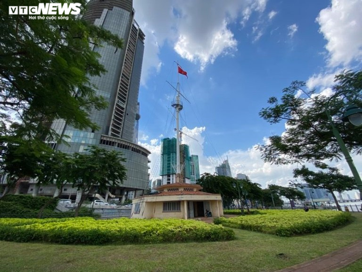 Ảnh: Cận cảnh Cột cờ Thủ Ngữ 155 tuổi ở TP.HCM sắp được trùng tu - 1