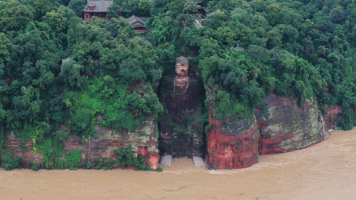 Trung Quốc: Tượng Đại Phật ngập đến chân, hàng chục triệu người điêu đứng vì lụt - 4