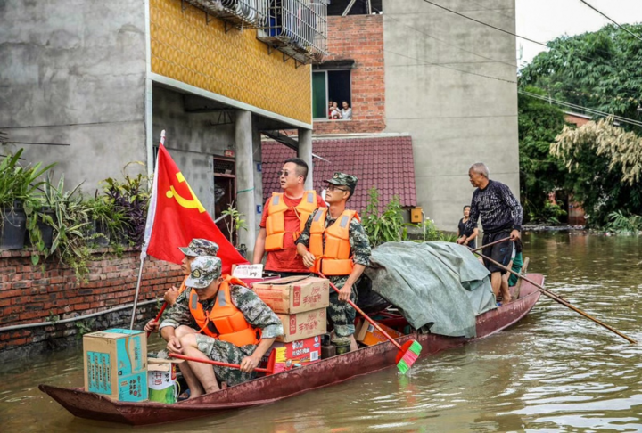 Trung Quốc: Tượng Đại Phật ngập đến chân, hàng chục triệu người điêu đứng vì lụt - 9