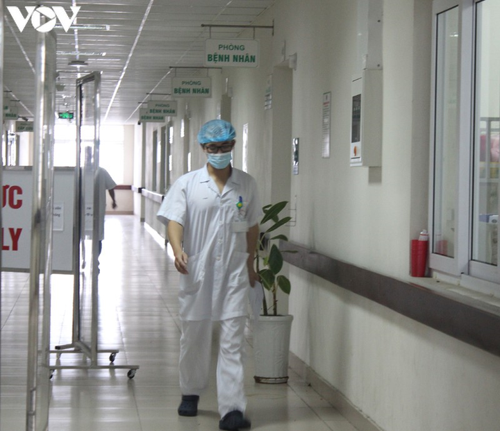 Bệnh nhân 76 tuổi ở Hà Nội khỏi COVID-19 - 1