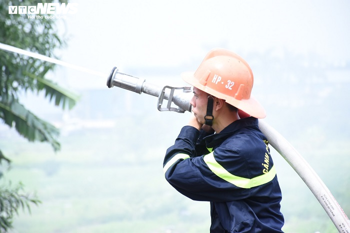 Hai xe tec chở xăng dầu bốc cháy, thiêu rụi cả kho bãi ở Hải Phòng - 8