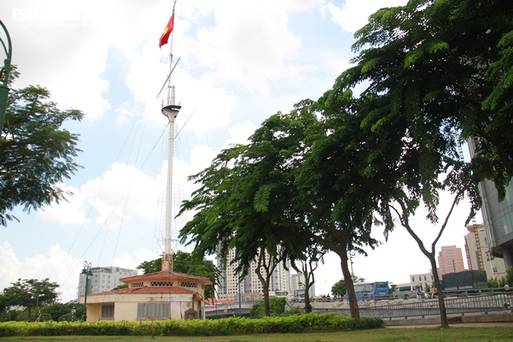 Ảnh: Cận cảnh Cột cờ Thủ Ngữ 155 tuổi ở TP.HCM sắp được trùng tu - 7