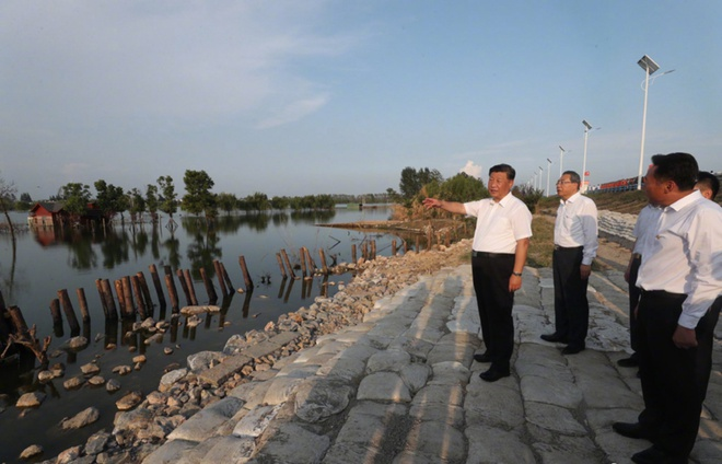 Lũ lớn, Chủ tịch và Thủ tướng Trung Quốc cùng rời Bắc Kinh đi thị sát - 1