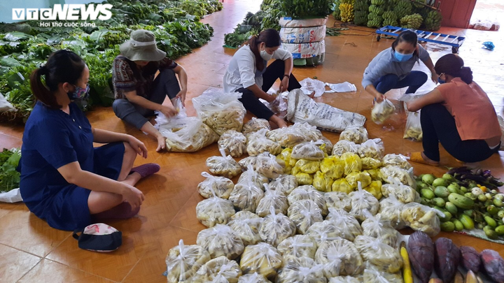 Rau lủi, măng rừng của đồng bào Ca Dong xuôi xuống vùng tâm dịch - 3