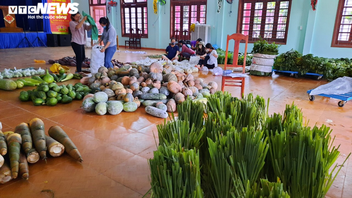 Rau lủi, măng rừng của đồng bào Ca Dong xuôi xuống vùng tâm dịch - 2