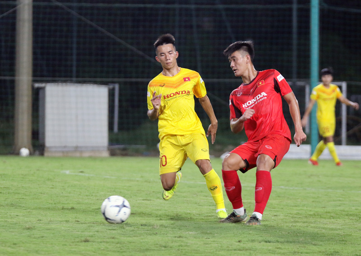 HLV Park Hang Seo chia U22 Việt Nam thành 4 đội, đấu nội bộ 60 phút/trận - 12