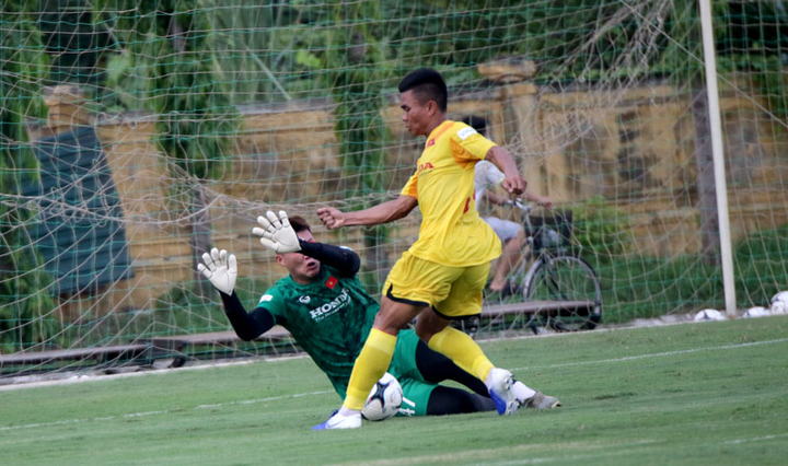 HLV Park Hang Seo chia U22 Việt Nam thành 4 đội, đấu nội bộ 60 phút/trận - 3