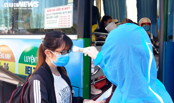 Quảng Ngãi điều xe đón hơn 720 người mắc kẹt tại vùng dịch Đà Nẵng - 5