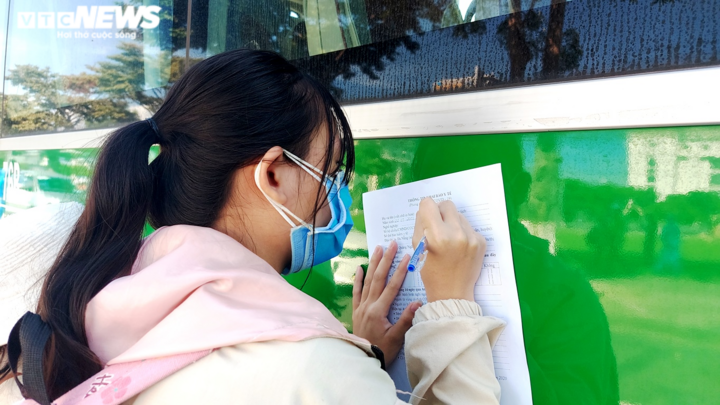 Quảng Ngãi điều xe đón hơn 720 người mắc kẹt tại vùng dịch Đà Nẵng - 4