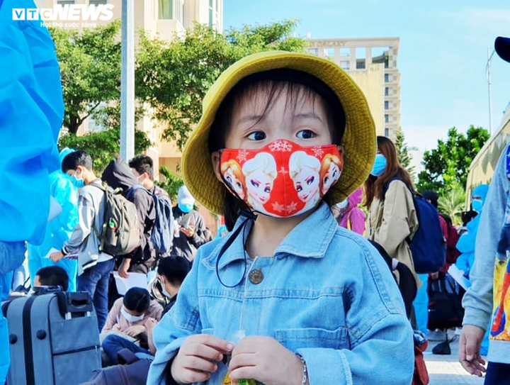 Quảng Ngãi điều xe đón hơn 720 người mắc kẹt tại vùng dịch Đà Nẵng - 8