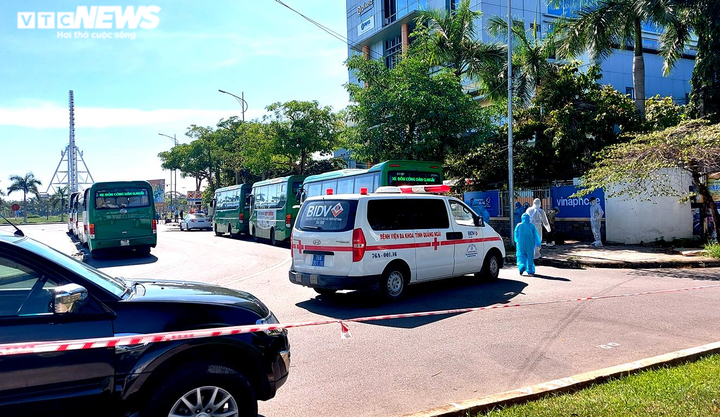 Quảng Ngãi điều xe đón hơn 720 người mắc kẹt tại vùng dịch Đà Nẵng - 3