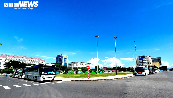 Quảng Ngãi điều xe đón hơn 720 người mắc kẹt tại vùng dịch Đà Nẵng - 2