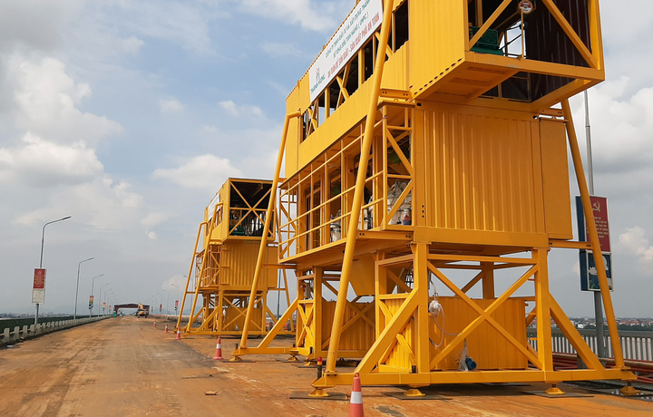 Cào bóc lớp nhựa đường tuổi thọ hơn 20 năm trên cầu Thăng Long - 10