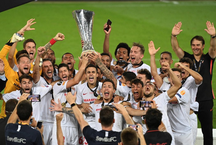 Dàn sao cũ của Manchester United chết lặng khi tuột chức vô địch Europa League - 10